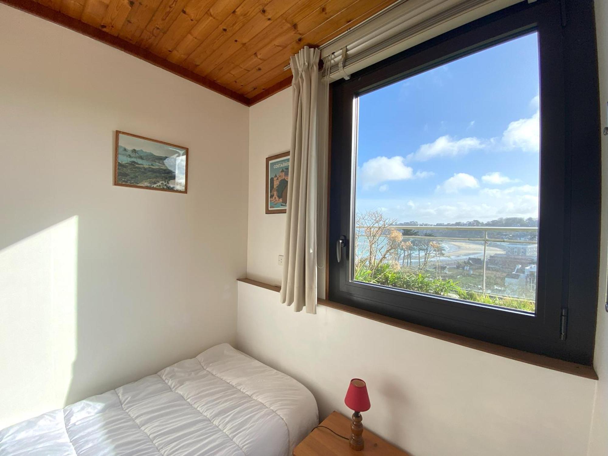 Avec Terrasse Vue De Trestraou A Perros-guirec- Ref 904 Perros-Guirec