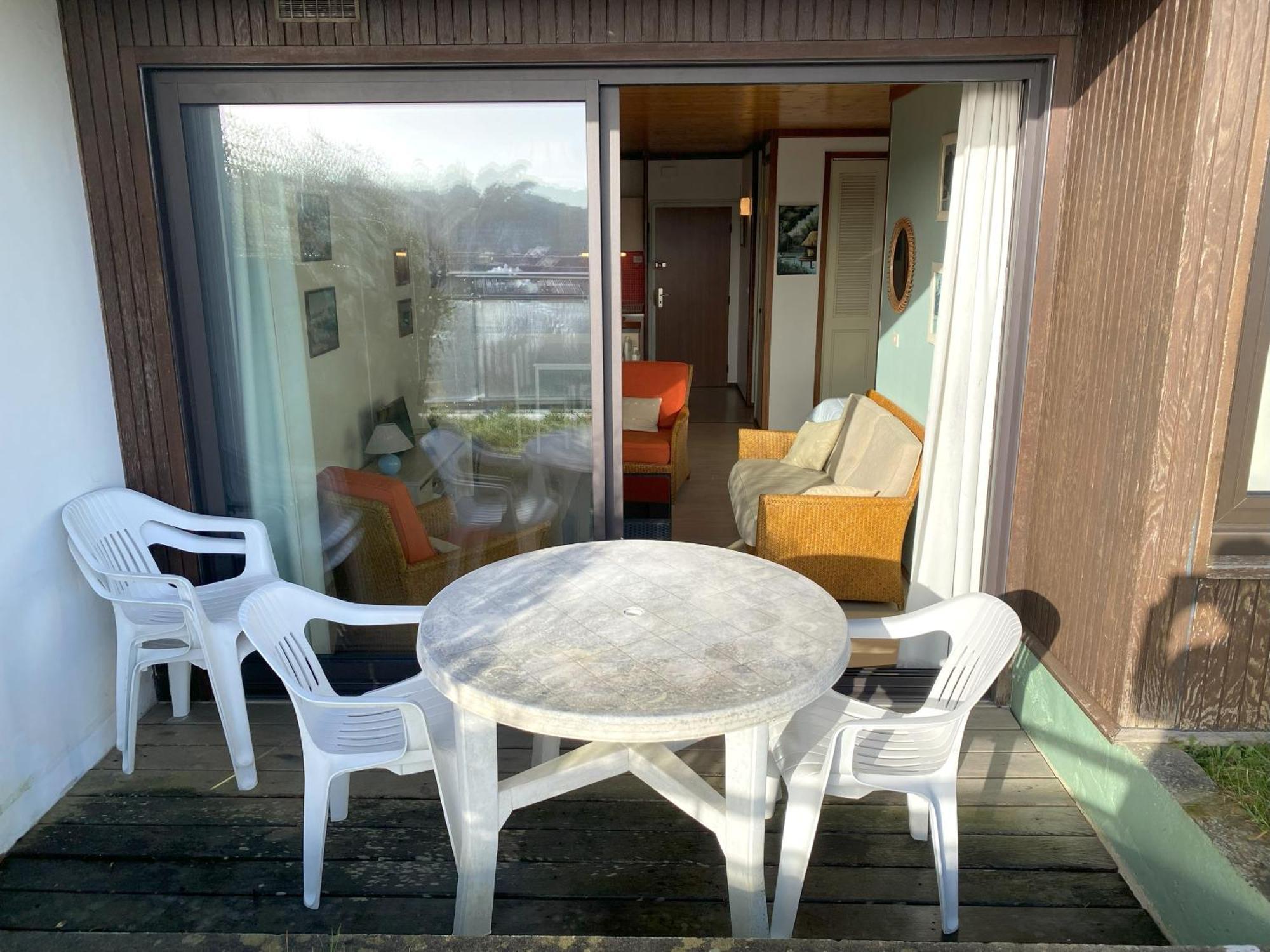 Avec Terrasse Vue De Trestraou A Perros-guirec- Ref 904 Appartement *