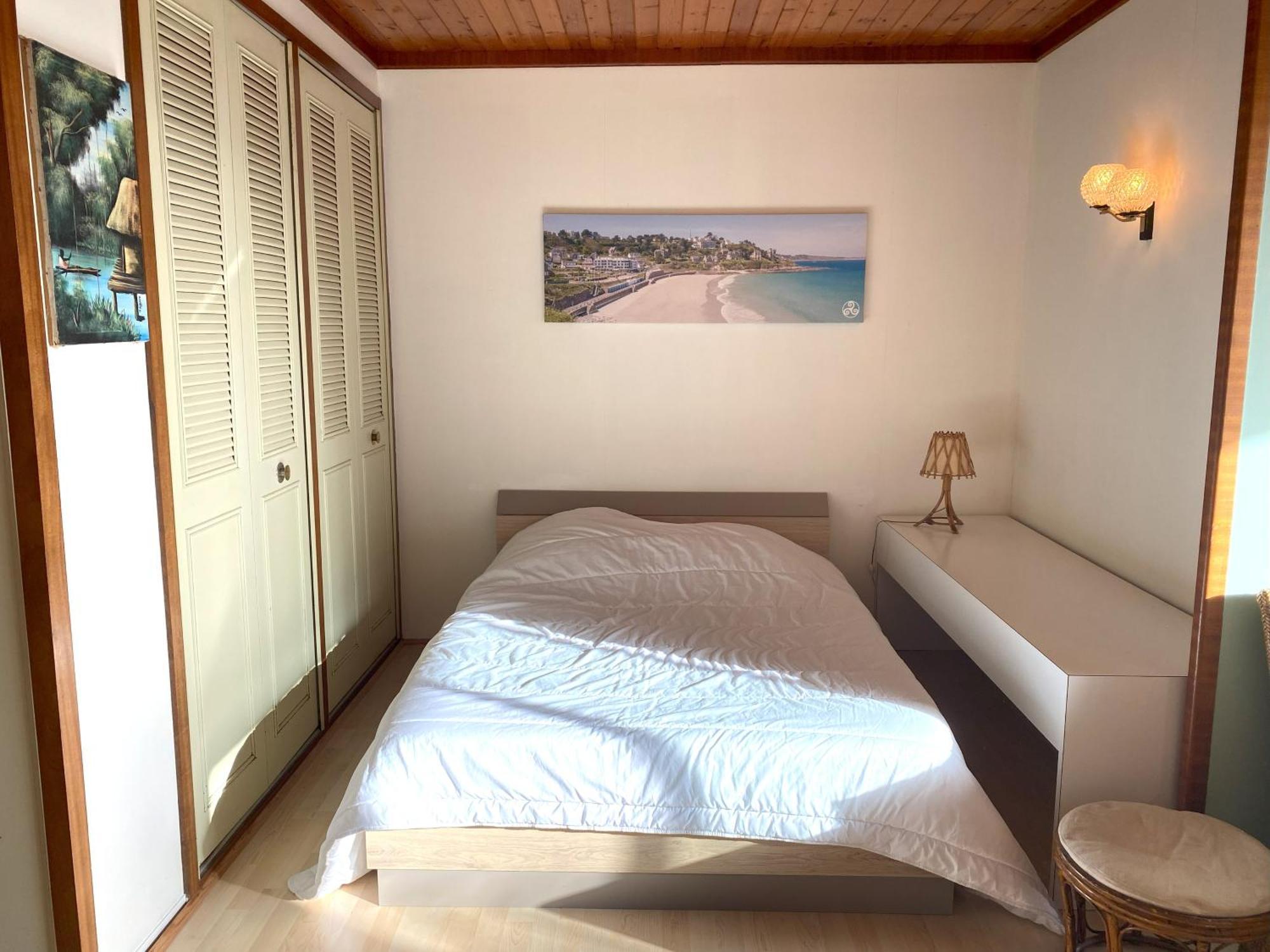 Appartement Avec Terrasse Vue De Trestraou A Perros-guirec- Ref 904 *