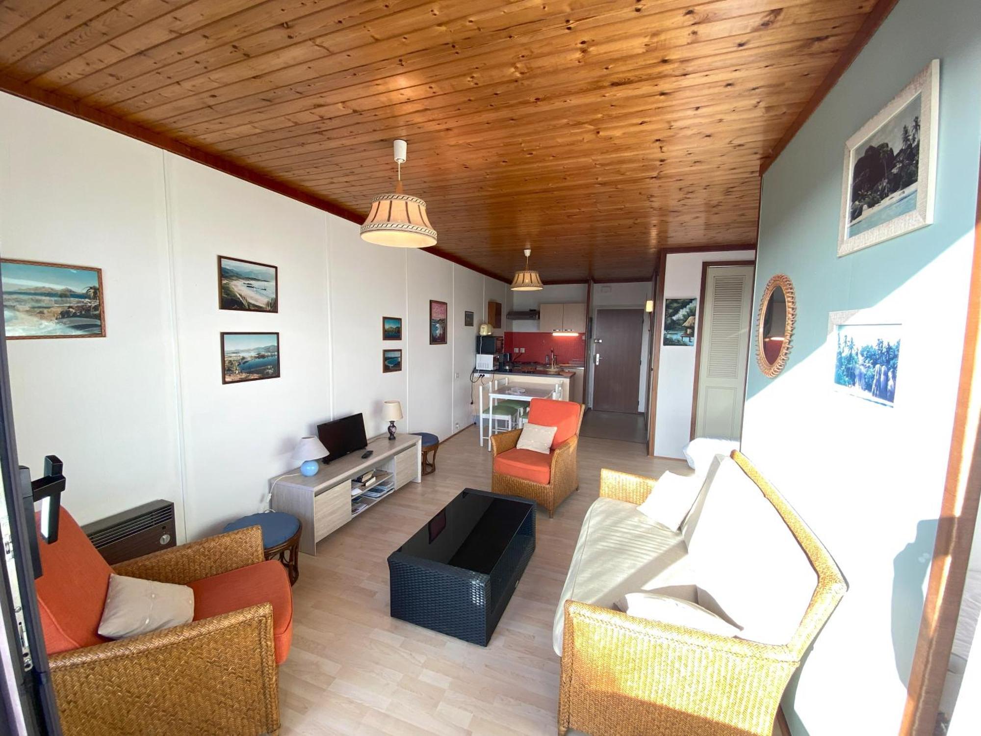 Avec Terrasse Vue De Trestraou A Perros-guirec- Ref 904 Appartement Perros-Guirec